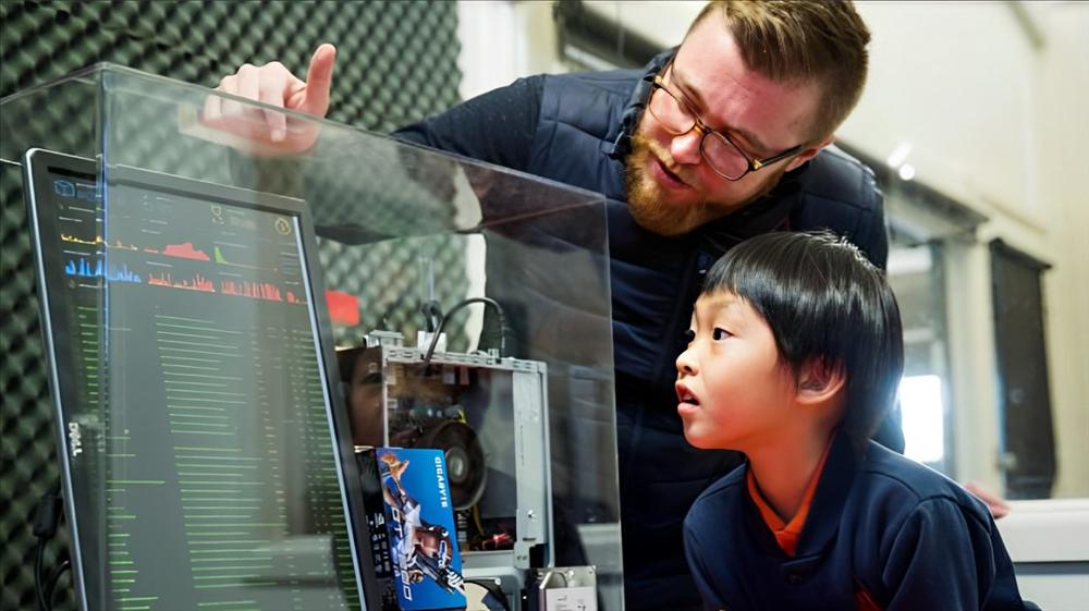 Cuộc sống vật lộn của thần đồng Tin học có IQ thuộc top 1% thế giới-2