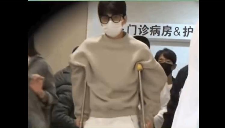 Diễn viên Dương Dương bất ngờ nhập viện phẫu thuật, phải dùng đến nạng-1