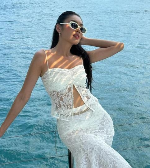 Mùa hè chào đón những kiểu chân váy trắng nữ tính-1