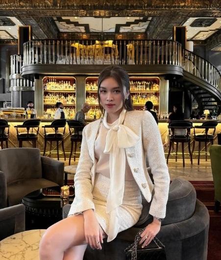 Mùa hè chào đón những kiểu chân váy trắng nữ tính-3