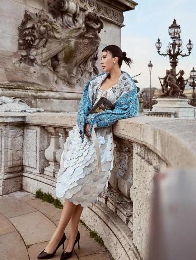 Mùa hè chào đón những kiểu chân váy trắng nữ tính-5