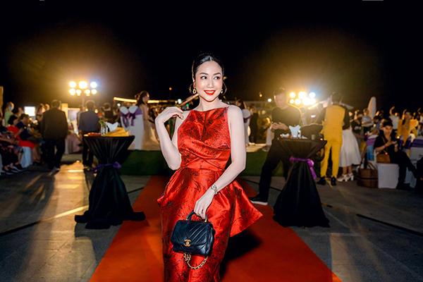 Ốc Thanh Vân định cư ở nước ngoài: Vóc dáng, tinh thần khỏe mạnh nhờ giảm cân đúng bài-5