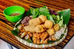 Khách Tây toát mồ hôi nếm thử món canh từ phân non động vật ăn cỏ ở Hà Giang-6