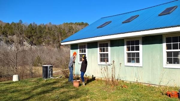 Theo chồng Mỹ về sống nơi hẻo lánh, vợ Việt tiết lộ cái giá phải trả khi tiếp quản nông trang ngút ngàn-6