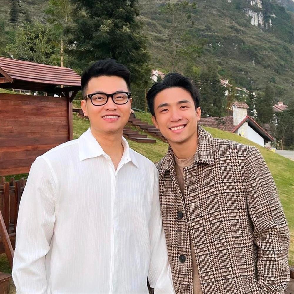 Cặp đôi anh Âm - chú Dương gây sốt với chuyện tình 10 năm ngọt ngào-5