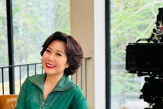 Trở lại với vai diễn ‘ít học, nhiều tiền, chơi đẹp’, nghệ sĩ Hương Tươi gây sốt-2