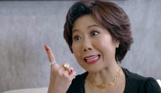 Trở lại với vai diễn ‘ít học, nhiều tiền, chơi đẹp’, nghệ sĩ Hương Tươi gây sốt-3