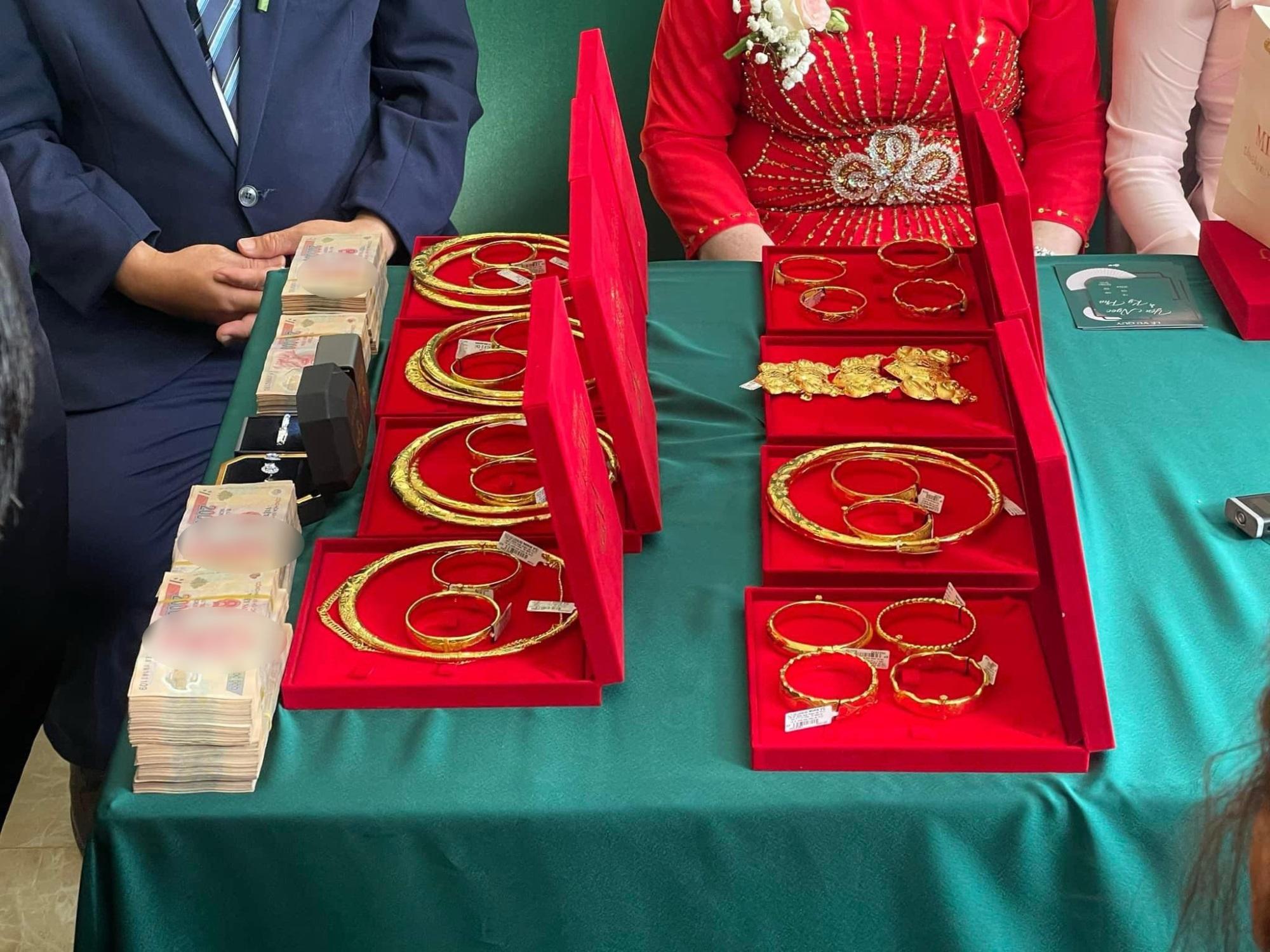 Cô dâu Cần Thơ nhận của hồi môn gần 30 tỷ đồng, 13 sổ hồng, dân tình thi nhau xin vía-3