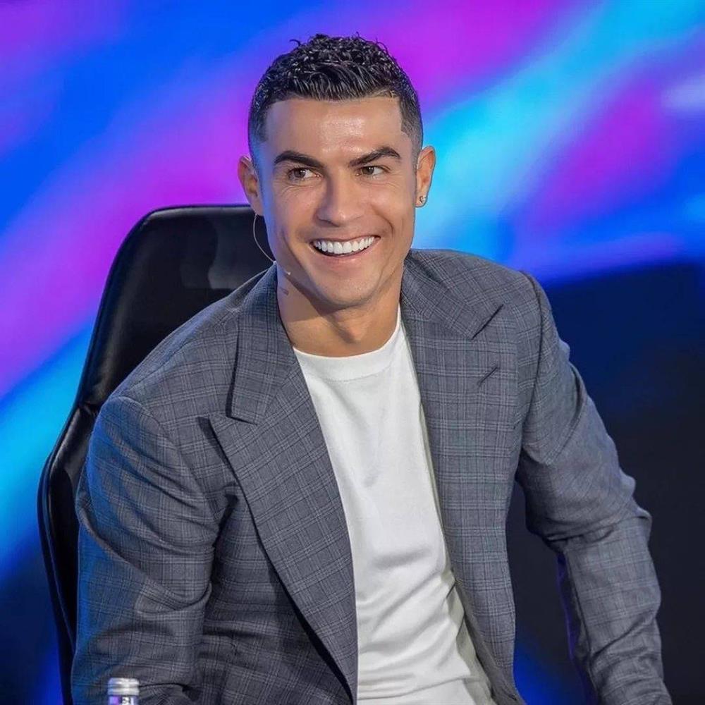 Đôi bàn chân 22 năm vẫn bền bỉ chạy của Ronaldo khiến fan xót xa-1