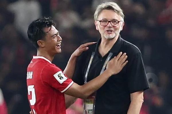 Thua bạc nhược Indonesia, tuyển Việt Nam đang chết chìm với HLV Troussier-3