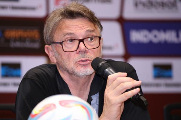 80% người hâm mộ mong VFF sa thải HLV Troussier đúng hay sai?-2