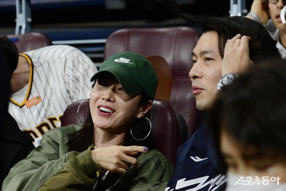 Hyun Bin - Son Ye Jin hẹn hò xem bóng chày-1