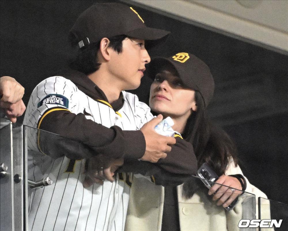 Hyun Bin - Son Ye Jin hẹn hò xem bóng chày-10