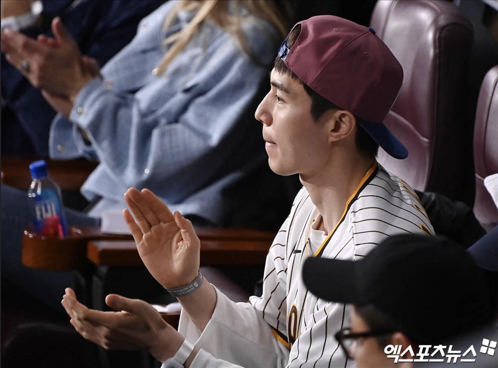 Hyun Bin - Son Ye Jin hẹn hò xem bóng chày-6