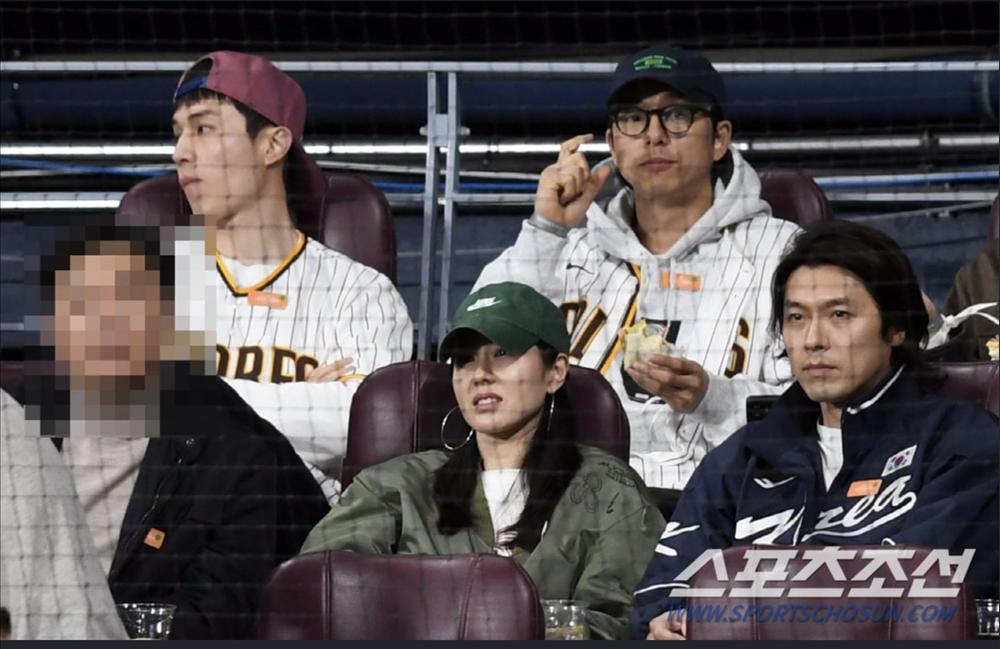 Hyun Bin - Son Ye Jin hẹn hò xem bóng chày-7