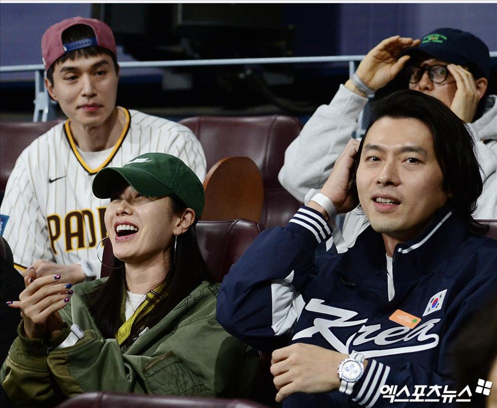 Hyun Bin - Son Ye Jin hẹn hò xem bóng chày-8