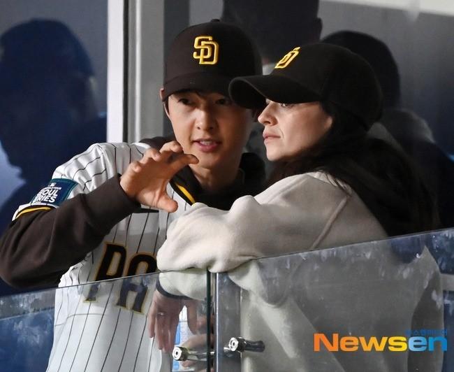 Hyun Bin - Son Ye Jin hẹn hò xem bóng chày-9