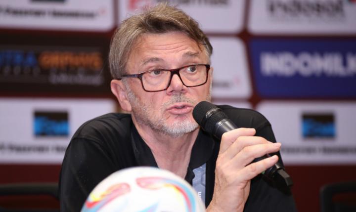 Thua bạc nhược Indonesia, tuyển Việt Nam đang chết chìm với HLV Troussier-2