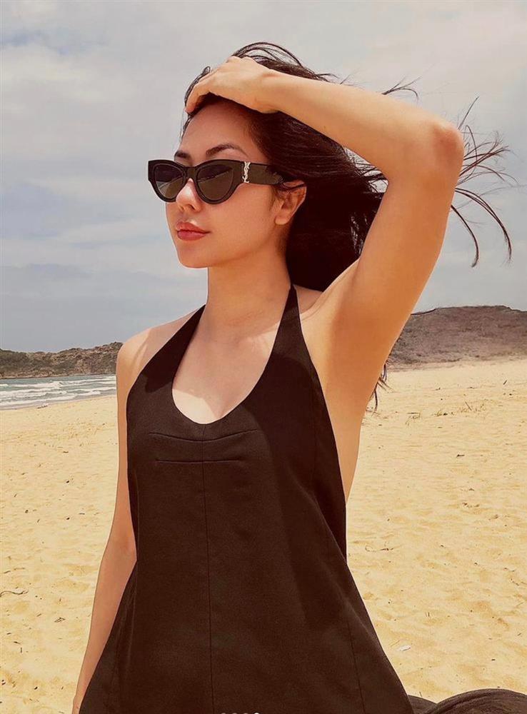 Diễn viên Tường Vi có làn da trắng như trứng gà bóc, mê kiểu áo khoe thềm ngực đầy-1