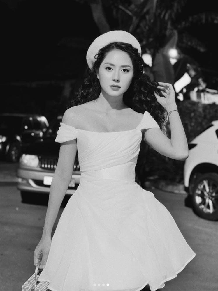 Diễn viên Tường Vi có làn da trắng như trứng gà bóc, mê kiểu áo khoe thềm ngực đầy-8