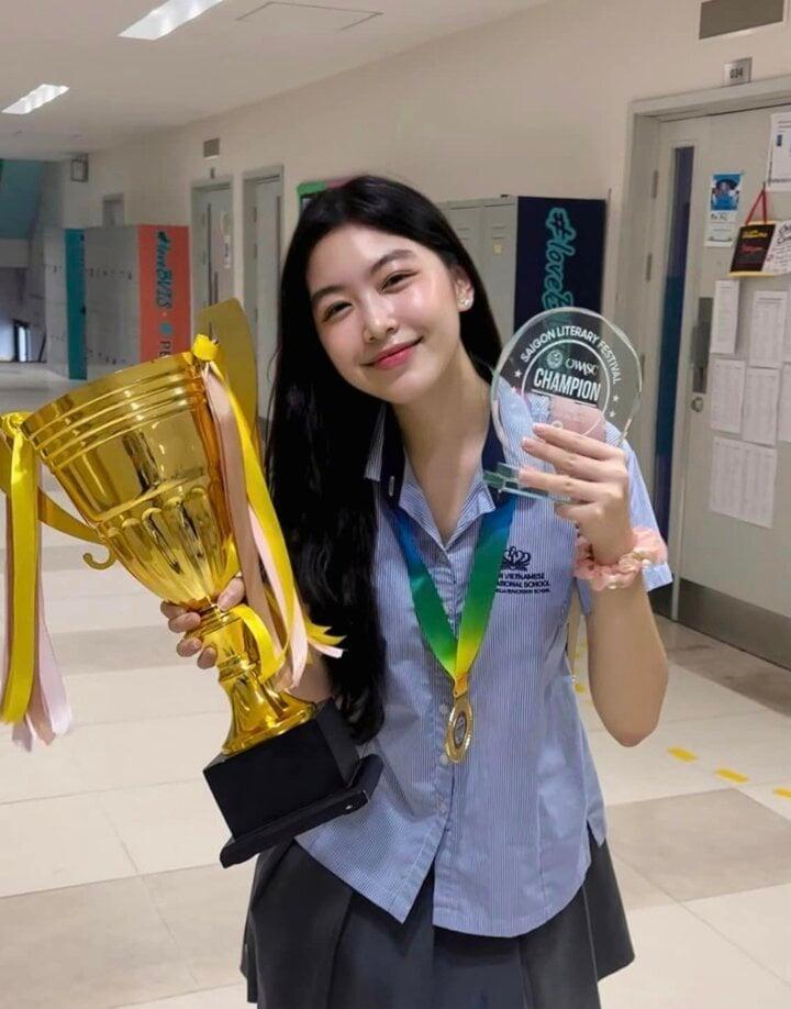 Bà xã Quyền Linh khoe thành tích học tập đáng nể của con gái-2