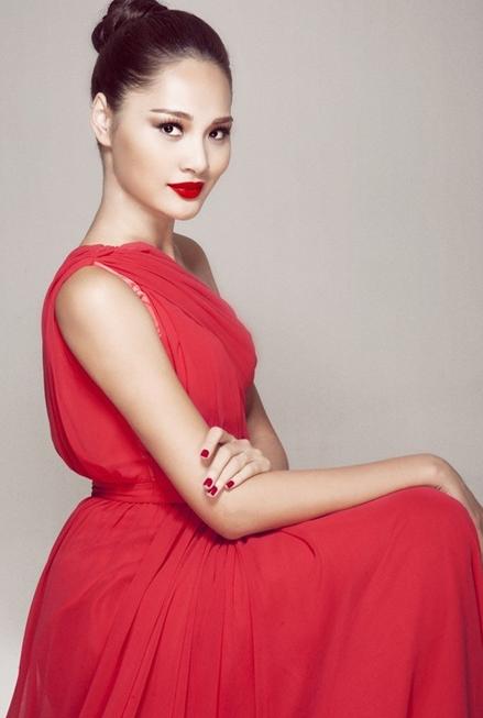 Hoa hậu Hương Giang cao 1m8, ông xã gần 2m, ái nữ còn nhỏ đã sở hữu sắc vóc vượt trội, tương lai kế nhiệm mẹ không còn xa-1