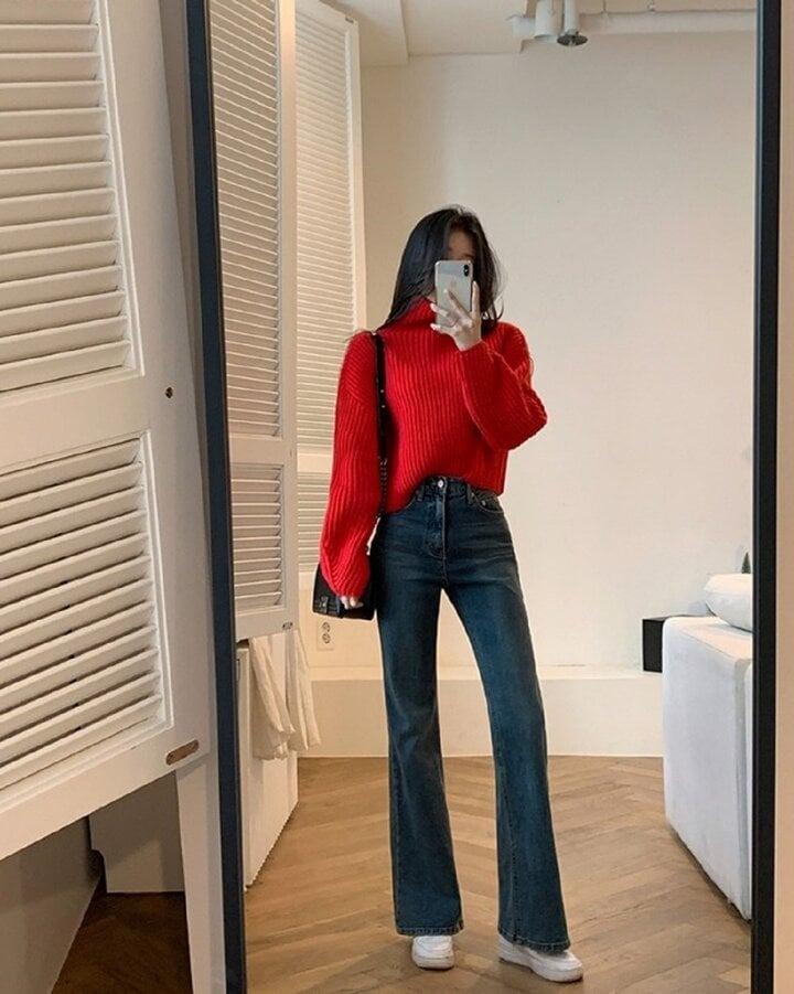 Những kiểu áo len lửng giúp bạn ăn gian chiều cao, hợp cả đi làm và đi chơi-1