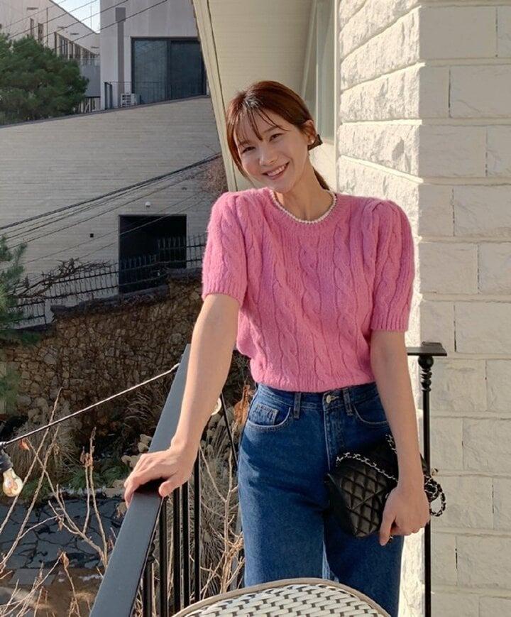 Những kiểu áo len lửng giúp bạn ăn gian chiều cao, hợp cả đi làm và đi chơi-4