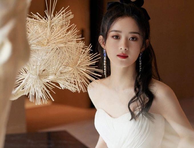 Triệu Lệ Dĩnh tiết lộ cách chăm sóc da mướt mịn như em bé sau sinh nở-1