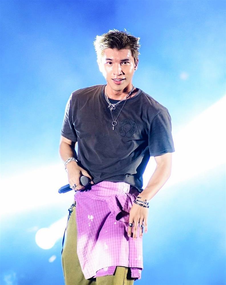 HIEUTHUHAI: Từng bị chê nhạt, sống khép kín giờ thành rapper vạn người mê-1