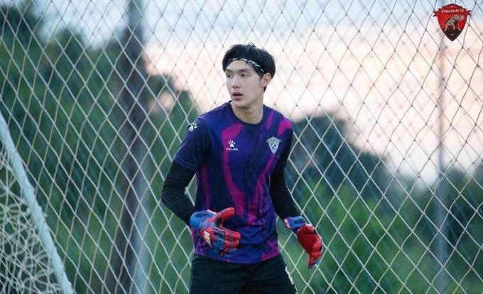 Nam thần sân cỏ gây sốt nhờ visual điển trai, mỗi lần ra sân đều khiến fan nữ phát cuồng-2