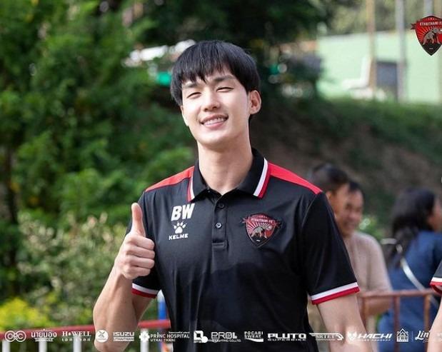 Nam thần sân cỏ gây sốt nhờ visual điển trai, mỗi lần ra sân đều khiến fan nữ phát cuồng-3