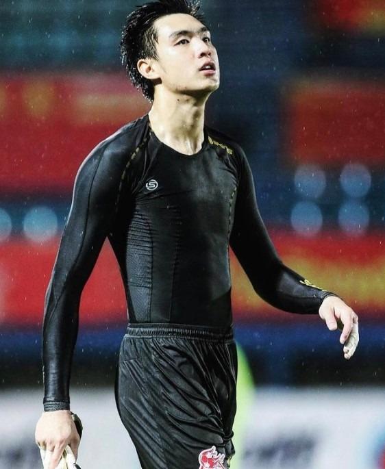 Nam thần sân cỏ gây sốt nhờ visual điển trai, mỗi lần ra sân đều khiến fan nữ phát cuồng-4