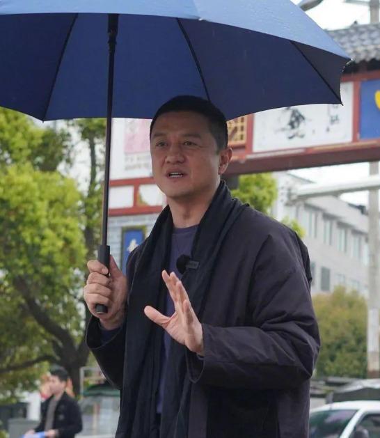 Thường xuyên lên sóng trực tiếp khóc lóc vì nợ nần, Lý Á Bằng bị chỉ trích vì ăn xin trên mạng-4