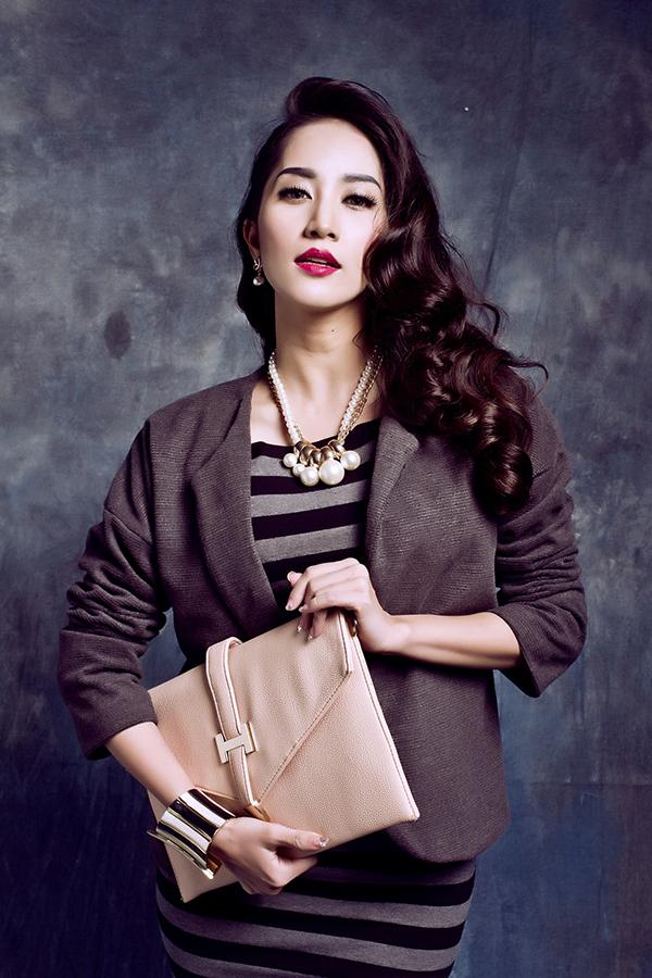 Khoe sinh nhật 42 tuổi, Khánh Thi gây ngỡ ngàng với vóc dáng bà mẹ 3 con-1