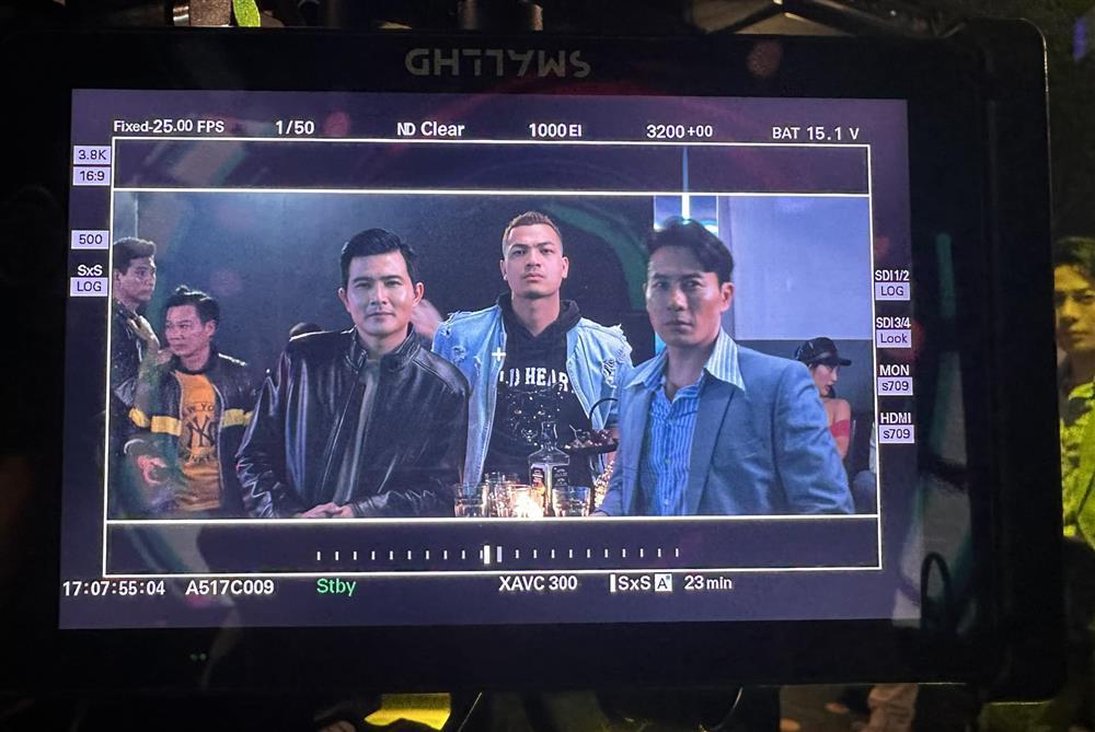 Vẻ phong trần bụi bặm đời thực của nam người mẫu vừa gia nhập vũ trụ VFC vai em họ Hồng Diễm-1