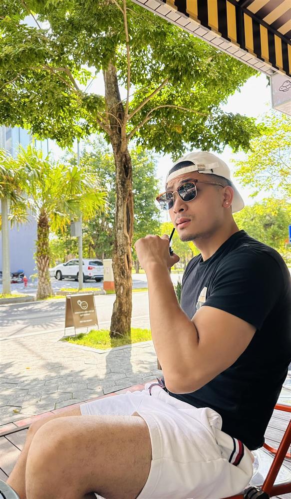 Vẻ phong trần bụi bặm đời thực của nam người mẫu vừa gia nhập vũ trụ VFC vai em họ Hồng Diễm-7