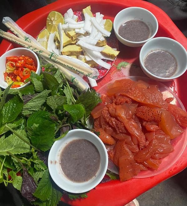 Chủ quán sứa đỏ ở Hà Nội bị tố mắng chửi khách không có tiền cũng ăn-1