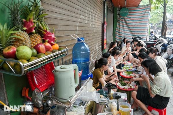 Chủ quán sứa đỏ ở Hà Nội bị tố mắng chửi khách không có tiền cũng ăn-2
