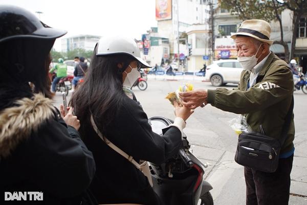 Chuyện đời của cụ ông bán bút bi nổi tiếng nhất Hà Nội-2