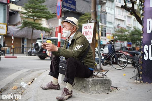 Chuyện đời của cụ ông bán bút bi nổi tiếng nhất Hà Nội-8