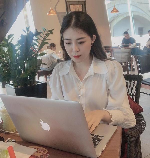 Vợ sắp cưới của cầu thủ Hồng Duy: Có bằng thạc sĩ, bố là tổng giám đốc-4