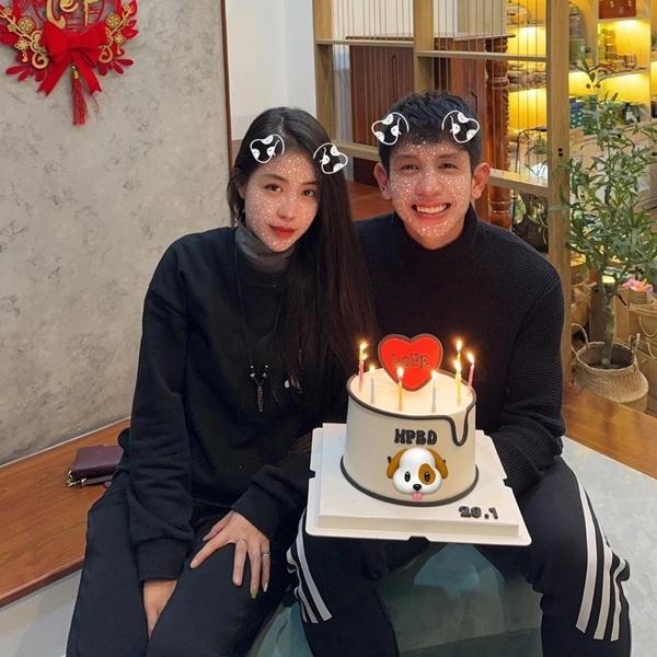 Vợ sắp cưới của cầu thủ Hồng Duy: Có bằng thạc sĩ, bố là tổng giám đốc-8