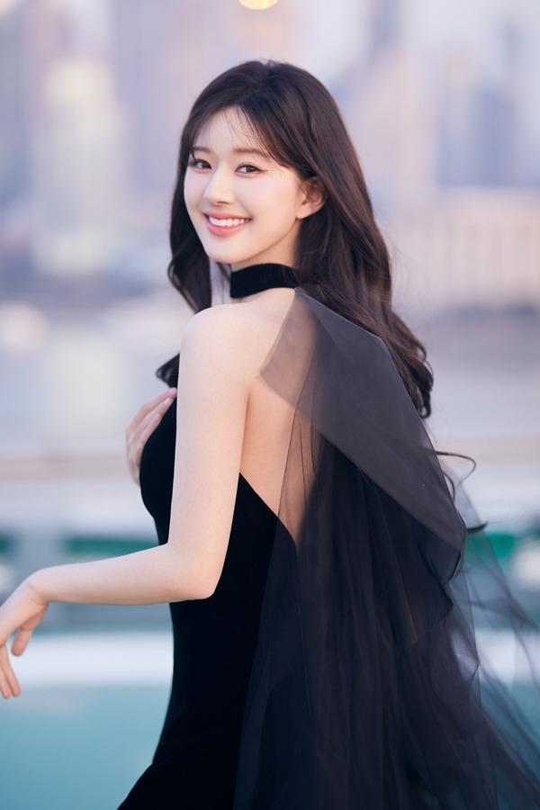 Cận cảnh căn hộ 82 tỷ của Triệu Lộ Tư: Sang chảnh từng centimet, bồn tắm lộ thiên view đỉnh chóp-1