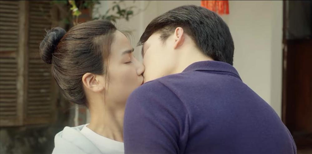 Nụ hôn của Đình Tú - Anh Đào ở tập cuối Gặp Em Ngày Nắng-4