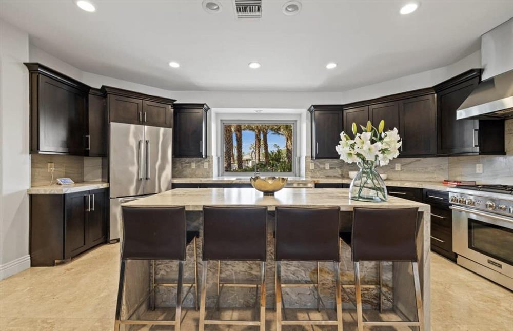 Biệt thự mới giá triệu đô 3 mặt tiền của gia đình NSƯT Bảo Quốc ở Mỹ-6