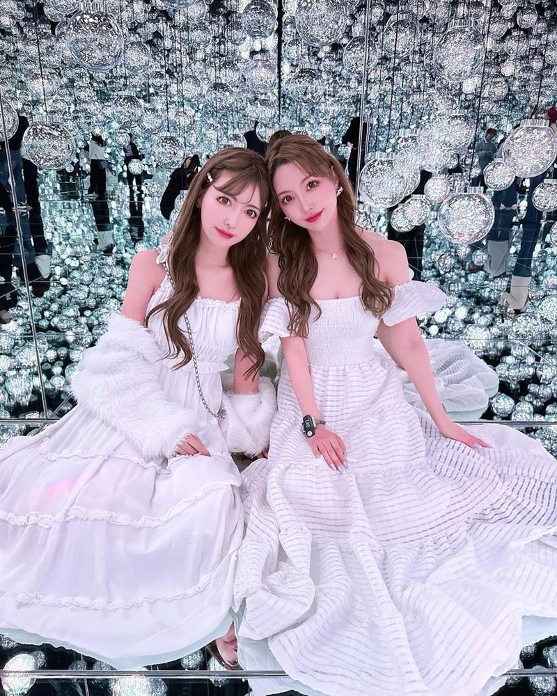 Cặp sinh đôi Nhật Bản gây sốt vì dao kéo toàn bộ gương mặt giờ ra sao?-4