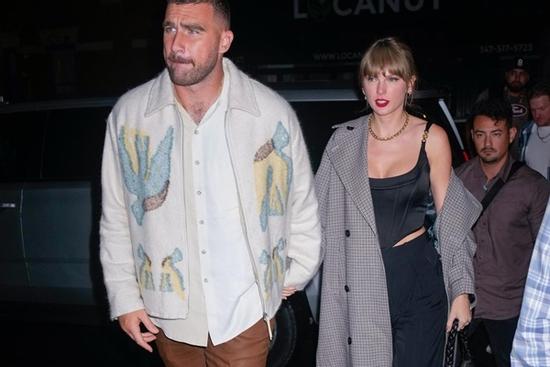 Yêu Taylor Swift chưa được 1 năm, Travis Kelce tiêu 8 triệu USD 'tình phí'