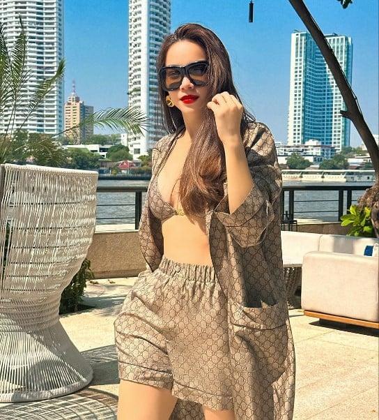 Chớm hè, mỹ nhân Việt gợi cảm với đủ mẫu bikini siêu nhỏ, giá bình dân đến trăm triệu đồng-1