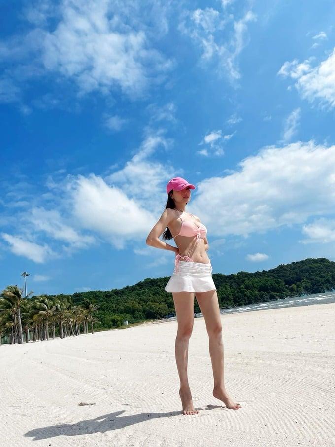 Chớm hè, mỹ nhân Việt gợi cảm với đủ mẫu bikini siêu nhỏ, giá bình dân đến trăm triệu đồng-7